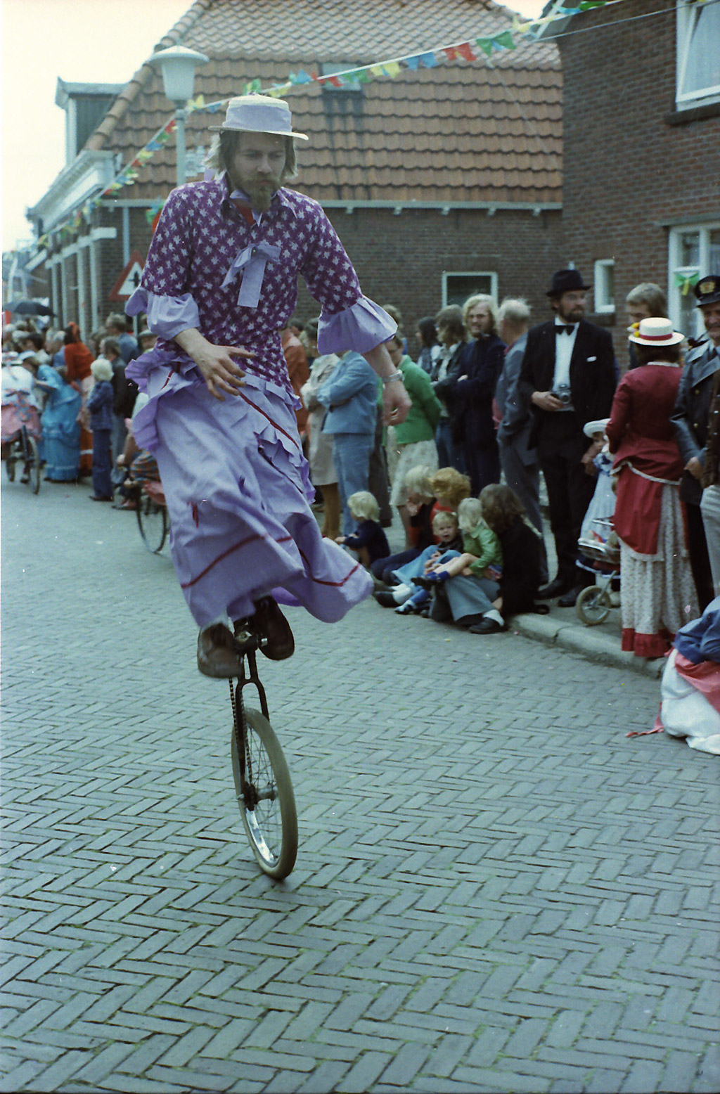 04AOFO1975055.jpg